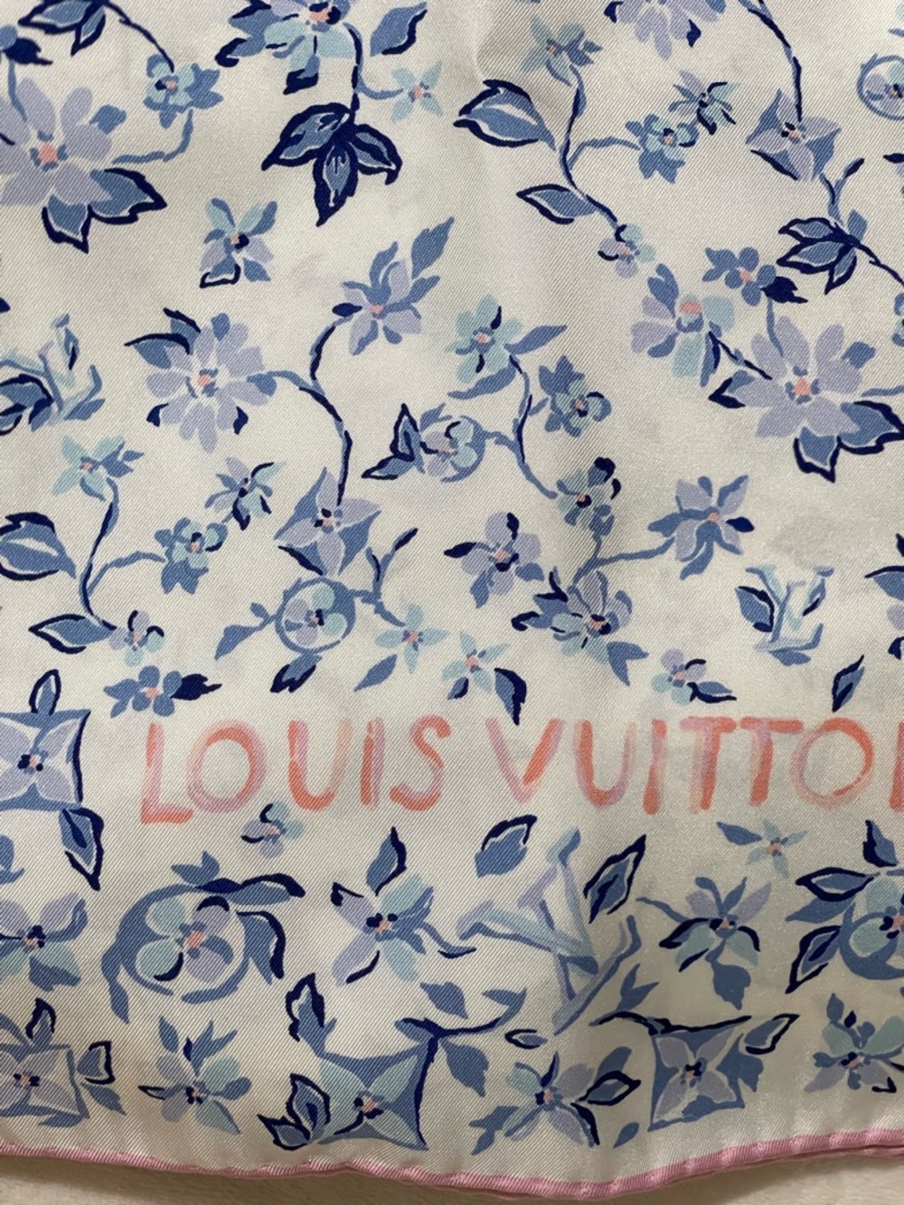 Premium RARE Louis Vuitton scarf with tag
